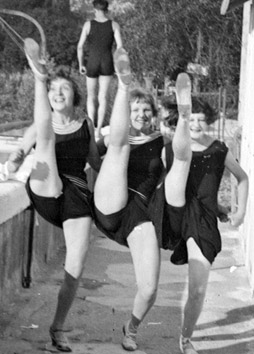 Lartigue stereo of 3 girls high-kicking as cropped by Avedon